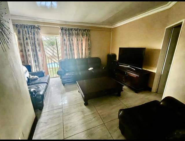 3 BEDROOM HOUSE FOR SALE IN VANDERBIJLPARK SE 6